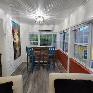 https://lovely-rental-unit-with-free-parking-on-premises.hotelstampa.org